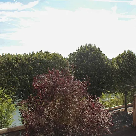 Cosy Just Outside Paris *
