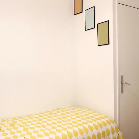 Cosy Just Outside Paris Apartment *